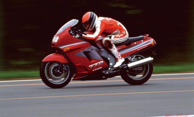 世界最速バイク に誰もが憧れた カワサキ Zzr1100が誕生30周年 モーサイ 自動車情報サイト 新車 中古車 Carview