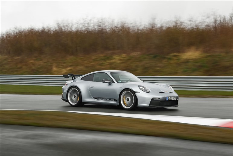新型ポルシェ 911 GT3はサスペンションと空力の変更で新次元へ。GT3モデル最後のピュアエンジンか？