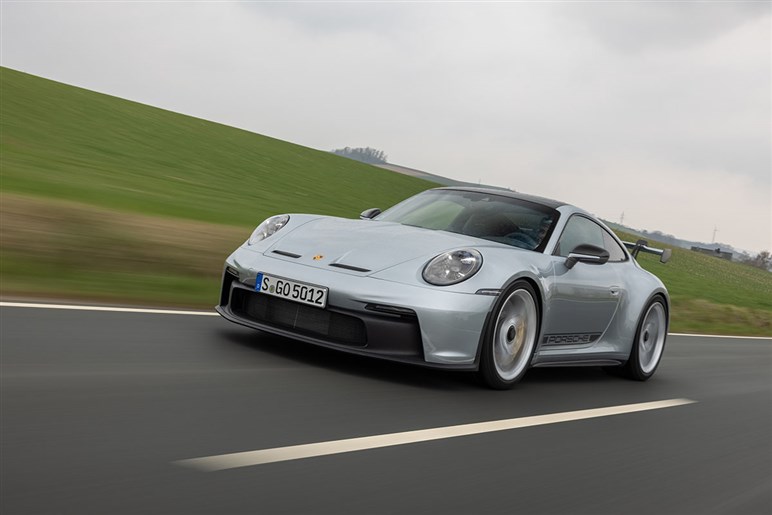 新型ポルシェ 911 GT3はサスペンションと空力の変更で新次元へ。GT3モデル最後のピュアエンジンか？