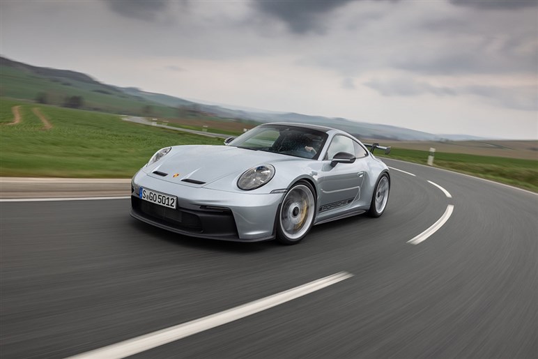 新型ポルシェ 911 GT3はサスペンションと空力の変更で新次元へ。GT3モデル最後のピュアエンジンか？