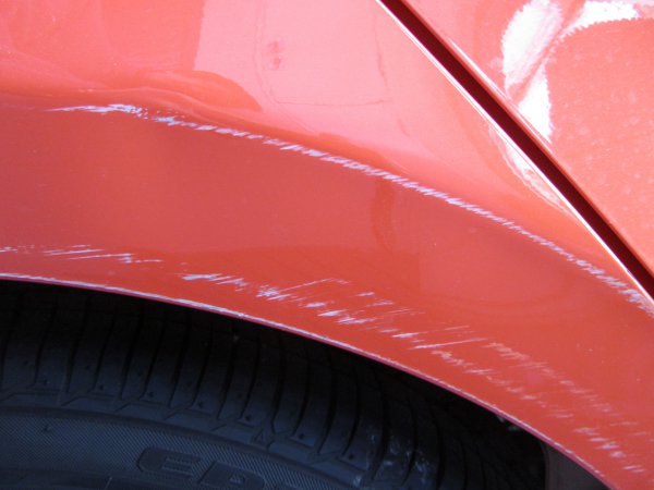 小キズは無理して直す必要なし 愛車のキズやヘコミを修理すべき本当の分水嶺 ベストカーweb 自動車情報サイト 新車 中古車 Carview