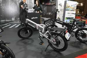 電動原付バイクなのに自転車にもなる?! グラフィットの最新モデル「GFR03」が便利すぎる！【モビショー】