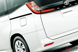 300万円以下！ トヨタ「3列・7／8人乗り“ミドルクラス”ミニバン」がスゴい！ 全長4.7m級「めちゃ丁度イイサイズ」なのに「安い」んです！ 人気ミニバンの最安グレード「ノア“X”」に注目