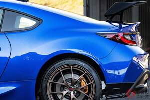 MTのみ！ スバル「凄い“4人乗り”スポーツカー」に購入希望殺到！ 究極のエンジン×シフトアシスト機能を搭載！ 限定車「BRZ STIスポーツ タイプRA」が争奪戦に！