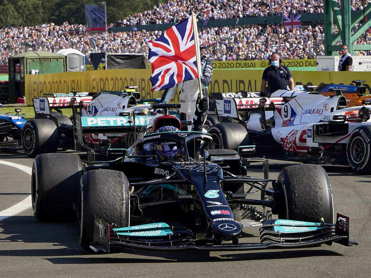 2021年F1第10戦、ハミルトンとフェルスタッペンが1周目で接触。ハミルトンが逆転勝利するも・・・【イギリスGP決勝】
