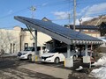 日産が北海道檜山振興局でソーラーカーポート発電による再生可能エネルギーを活用した「NISSAN e-シェアモビ」ステーションを開設￼