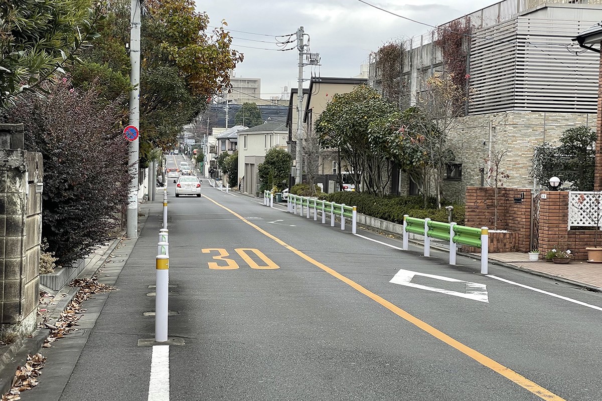 黄色車線の道で乗降待ちのバスを追い越したら違反 あなたの交通常識を疑え Carview 自動車情報サイト 新車 中古車 Carview