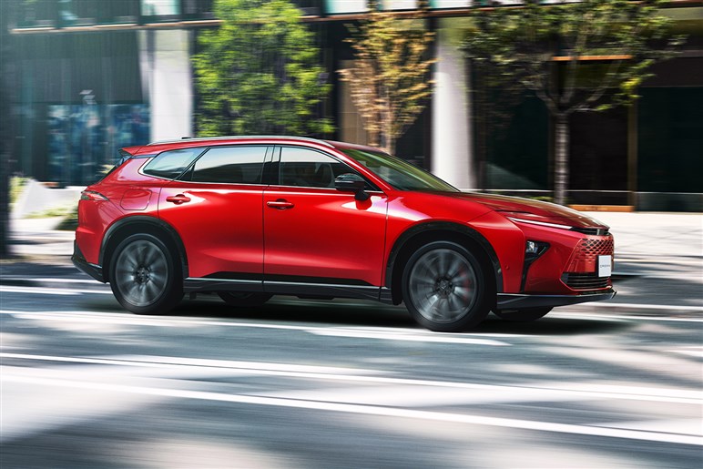 【あなたはアリ？ナシ？】SUV×ワゴンの「クラウンエステート」に賛否両論。双方の意見をチェックしてみた