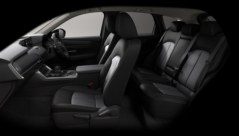 「CX-60」一部改良で昨対比327.3%と華麗に復活。「CX-80」も好調…なのにマツダが素直に喜べない訳