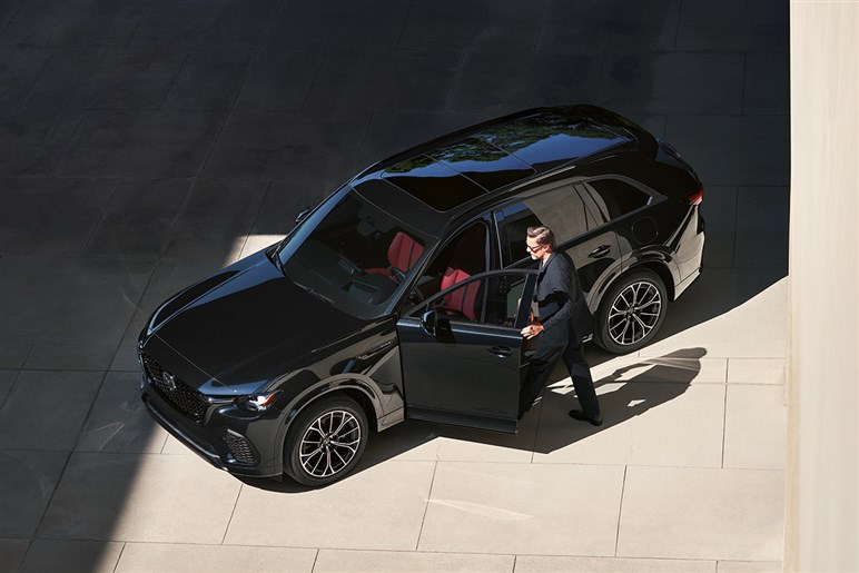 「CX-60」一部改良で昨対比327.3%と華麗に復活。「CX-80」も好調…なのにマツダが素直に喜べない訳