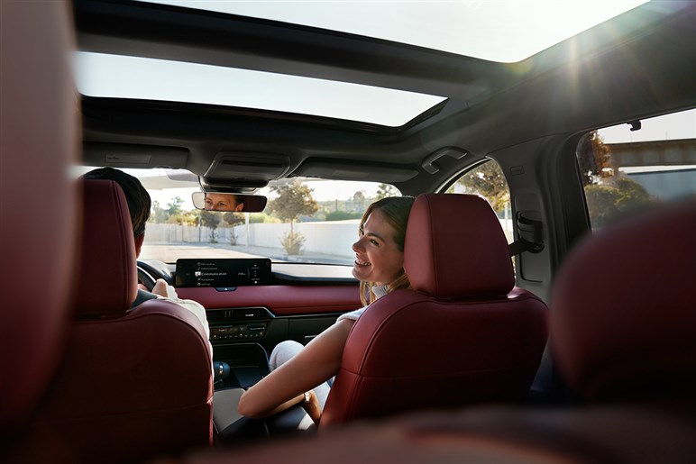 「CX-60」一部改良で昨対比327.3%と華麗に復活。「CX-80」も好調…なのにマツダが素直に喜べない訳
