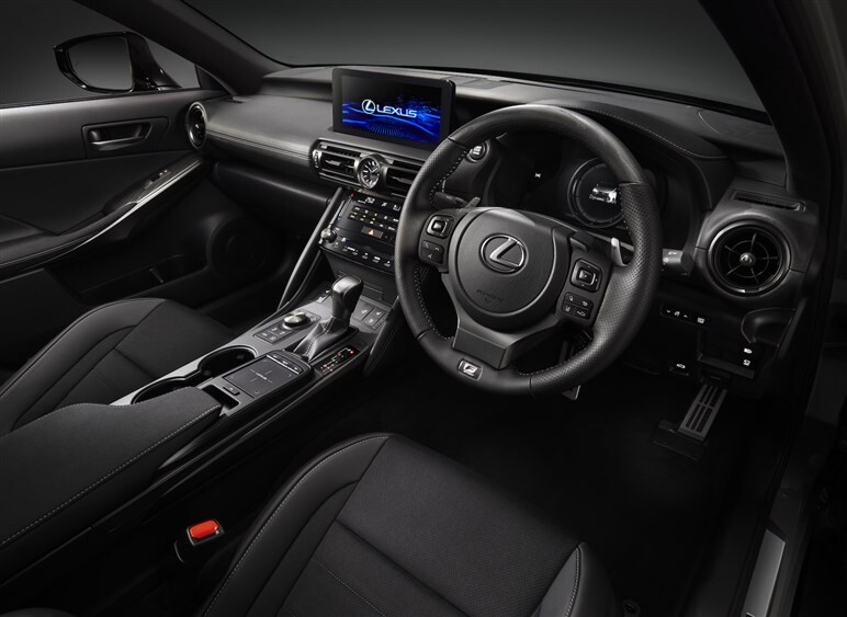 レクサスIS、走りとデザインの特別仕様車「Mode Black III」を設定。ベースグレードも一部改良