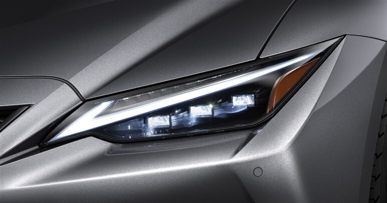 レクサスIS、走りとデザインの特別仕様車「Mode Black III」を設定。ベースグレードも一部改良