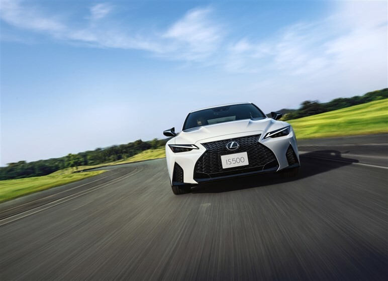 意外とお得？ 5.0L V8搭載のレクサス IS500、価格判明。販売時期は冬以降アナウンス