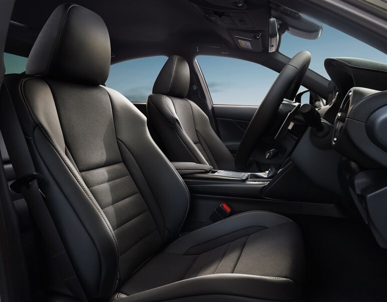 意外とお得？ 5.0L V8搭載のレクサス IS500、価格判明。販売時期は冬以降アナウンス