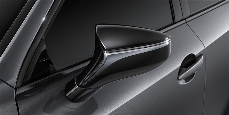 レクサスIS、走りとデザインの特別仕様車「Mode Black III」を設定。ベースグレードも一部改良