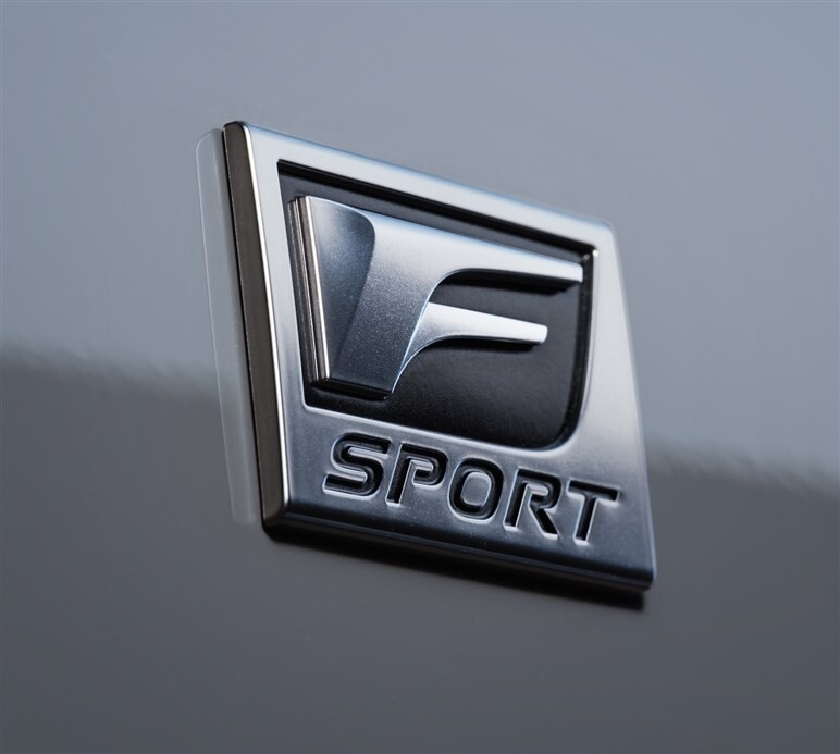 意外とお得？ 5.0L V8搭載のレクサス IS500、価格判明。販売時期は冬以降アナウンス