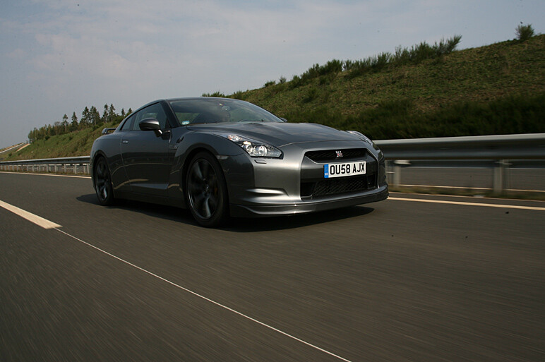 GT-R ドイツ試乗報告 スペックV＆09モデル