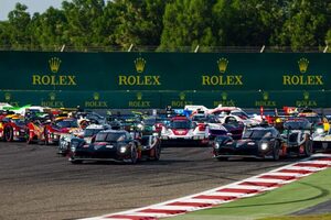 跳ね馬との痺れる接近戦。序盤から2台の戦略分けたトヨタ、7号車がレースの主導権握る【第8戦決勝前半レポート】