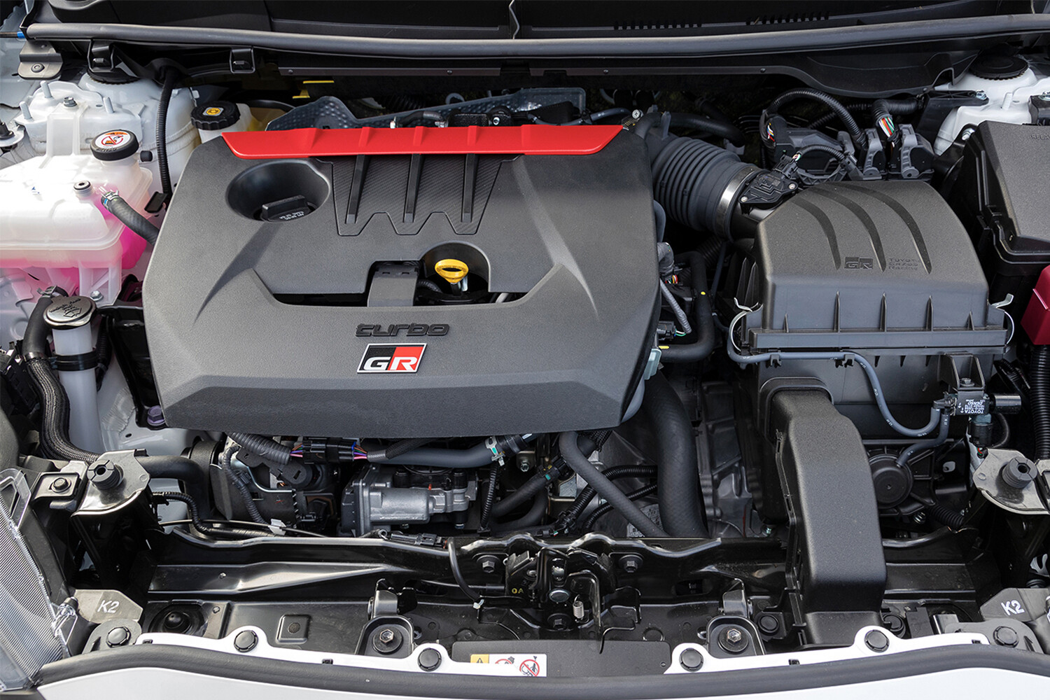 ３気筒ってコストを抑えた実用車のエンジンじゃなかったの？　最近「激熱モデル」にも直３エンジンの波が訪れているワケ