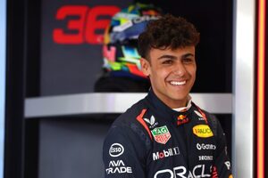 レッドブル育成リンドブラッドがFP1初走行。フェルスタッペンとは0.5秒差「快適に走れた。もっと速いタイムも出せたよ」