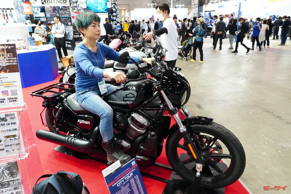 「小柄ライダー」にお薦めのアイテムを紹介！「もみじの手」でも、バイクに乗れる！【東京モーターサイクルショーで発見！】