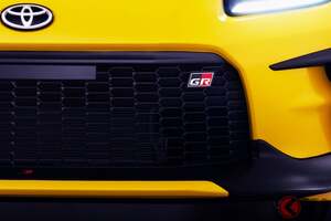 約490万円！ トヨタ新「ハチロク」発表！ 本格的“6速MT”×超まぶしい「柑橘系イエロー」ボディ採用した“斬新スポーツカー”登場！ 新「GR86」加国仕様とは！