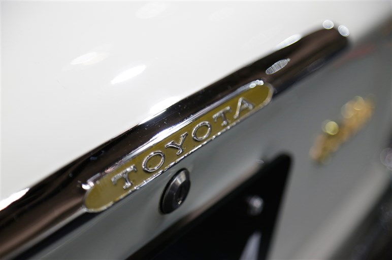 カローラ生誕50年を記念して初代モデルを展示。台数限定の特別仕様車も