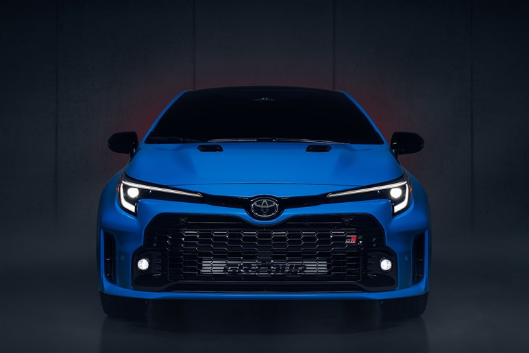 【違いはデカい】改良型「GRカローラ」の変貌ぶりが米で話題。日本のファンには売ってくれるの？