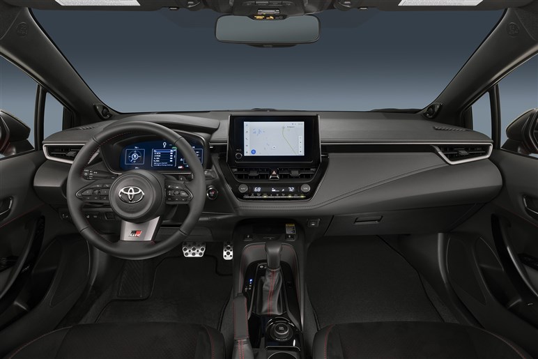 【違いはデカい】改良型「GRカローラ」の変貌ぶりが米で話題。日本のファンには売ってくれるの？
