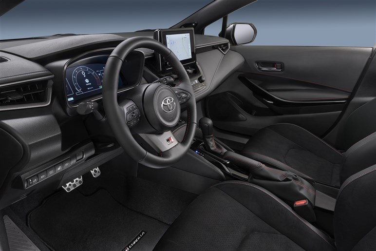 【違いはデカい】改良型「GRカローラ」の変貌ぶりが米で話題。日本のファンには売ってくれるの？