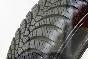 え、水分に触れると「タイヤの性能」が変わる？　ダンロップがジャパン・モビリティショーで公開