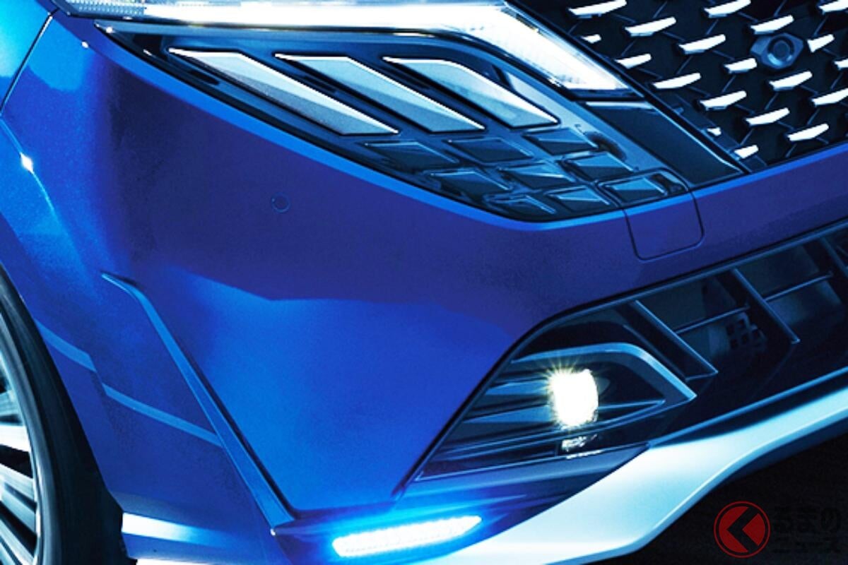 日産「新型“高級”ノート」初公開！ 「オシャブルー」内装＆斬新グリル採用！ 史上初の超豪華仕様「オーラ“AUTECH”」24年7月に発売へ