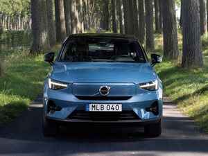 ボルボ C40リチャージはBEV化計画第1弾。408psを発生するも過激な発進特性は与えられず【海外試乗】