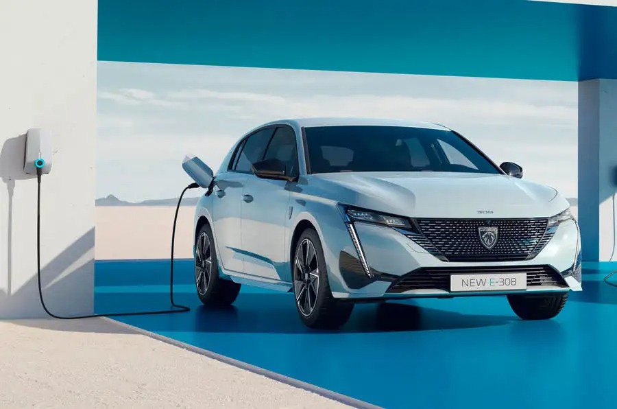 プジョーの人気ハッチバックにev 新型e 308 欧州発表 航続400kmのnmcバッテリー搭載 Autocar Japan 自動車情報サイト 新車 中古車 Carview