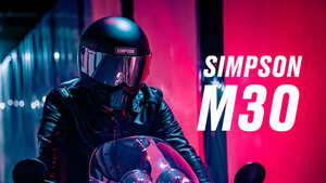 【映画人的ヘルメットレビュー】SIMPSON M30はダークヒーロー気分にひたれる、クラシックでちょいワル風なフルフェイスだ!