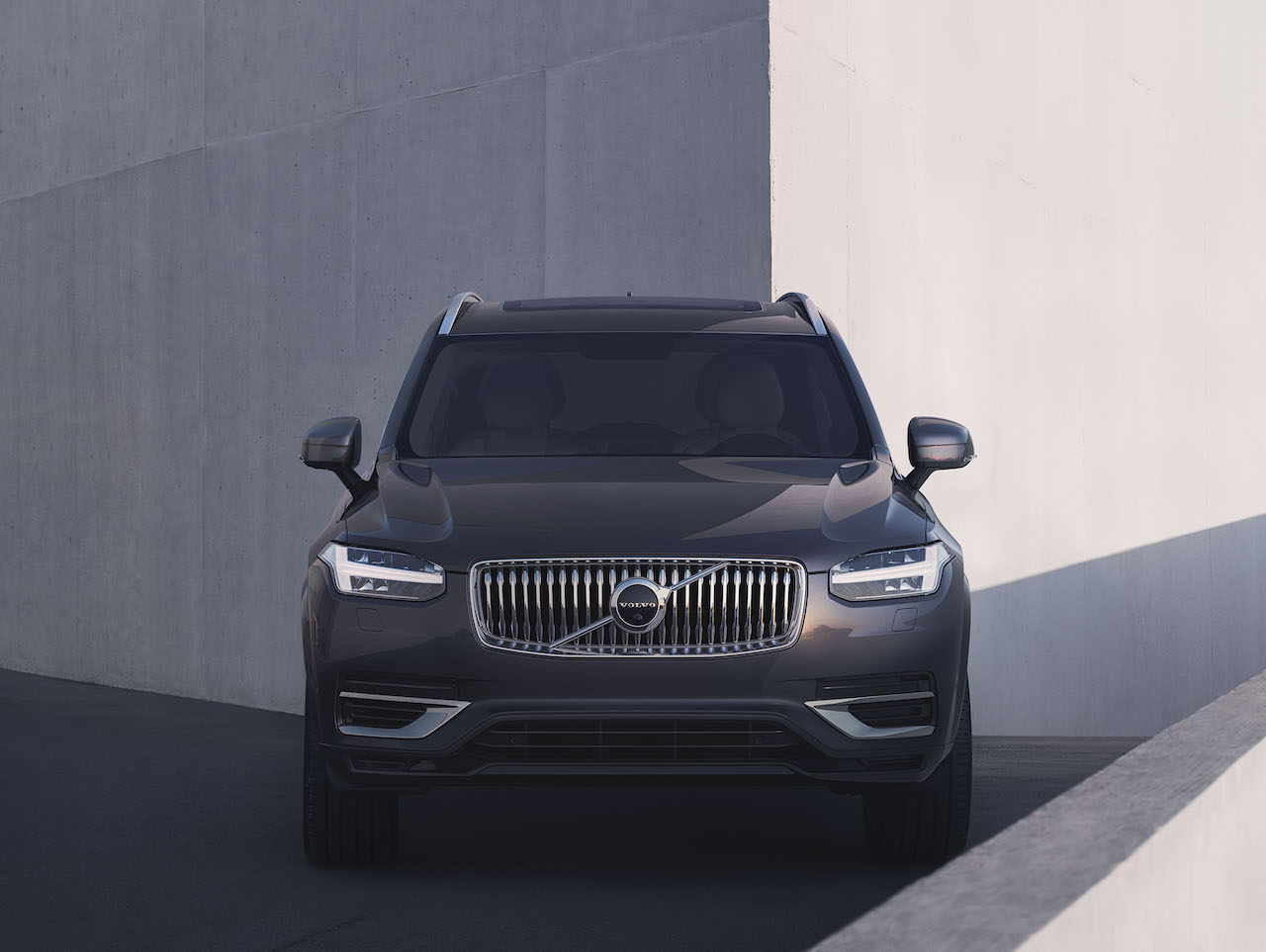 ボルボ Xc90 エクセレンス 最終生産分10台を日本導入 4シーター仕様のラグジュアリーsuv Genroq Web 自動車情報サイト 新車 中古車 Carview