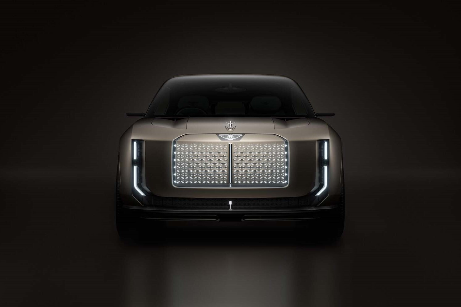 2026年に登場を予定しているベントレーのEVを予感させるデザインスタディ！　伝統と電動化の未来をつなぐコンセプトカー「EXP15」を発表