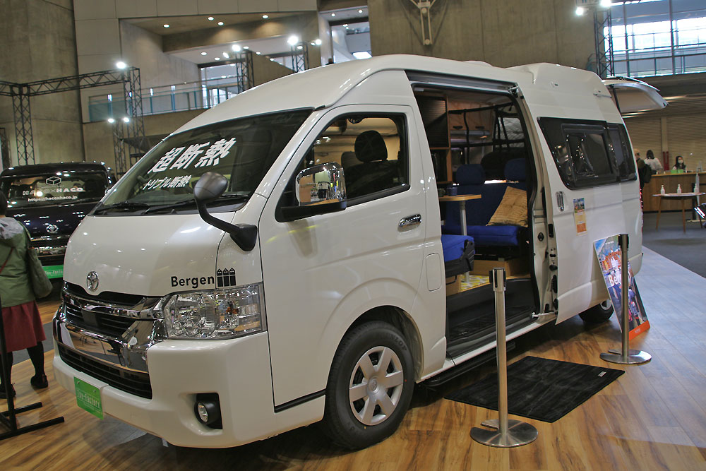 キャンプは ペットで悩まない トイファクトリーの新ハイエース キャンパー ジャパンキャンピングカーショー21 Autocar Japan 自動車情報サイト 新車 中古車 Carview