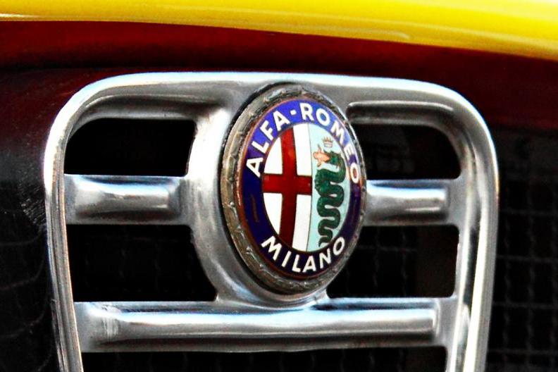 フェラーリとポルシェの 馬 は同じ馬 ロータスの蓮は仏教から 面白すぎるメーカーエンブレムの由来 Web Cartop 自動車情報サイト 新車 中古車 Carview