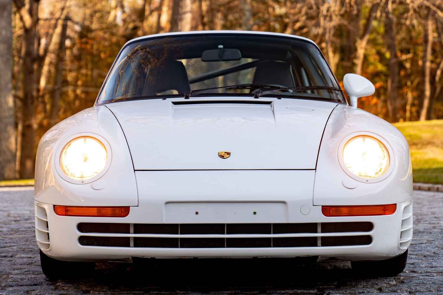 生産台数は29台の希少なポルシェ「959シュポルト」の相場は約7億8300万円から！