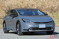 トヨタ新型「プリウス」新たなバッジをお尻に装着！「ハイブリッドの再生」青丸とHEVが意味することとは？