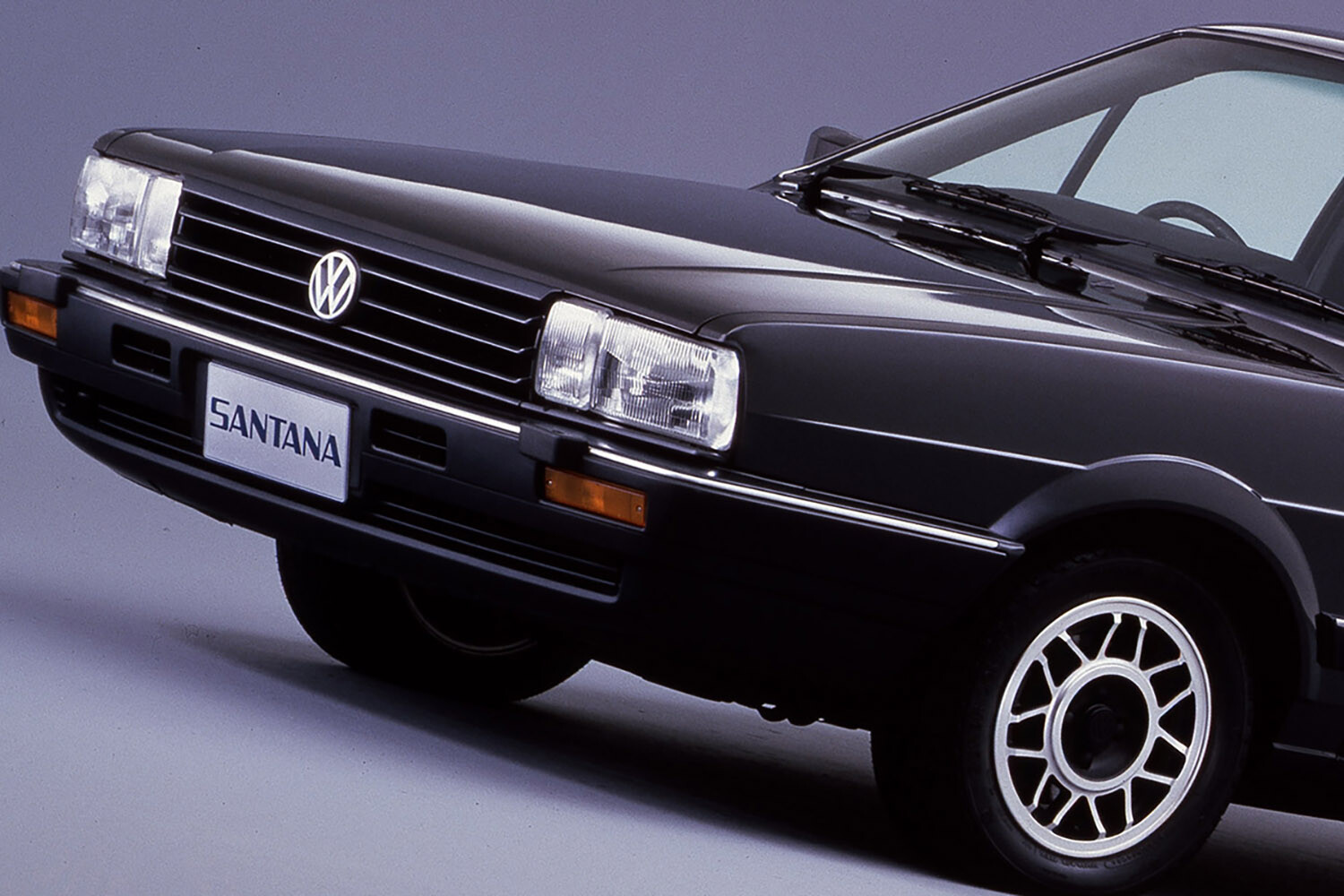 VWマークのクルマだけど日産が作って日産ディーラーでも売ってたってどういうこと？　技術の日産が技術を学んだ「VWサンタナ」とは