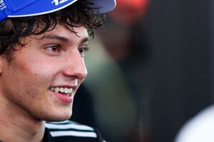 18歳アントネッリが初表彰台！　マクラーレン抑える立派な走りに父も感無量「“F1の洗礼”を見事に乗り越えた」