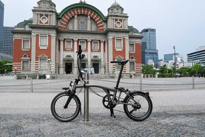 「大阪城」から「大阪・関西万博」へ「ブロンプトン」オールラインアップ試乗!! アストンマーティンに喩えるとしたら…？ 旅にオススメの1台とは