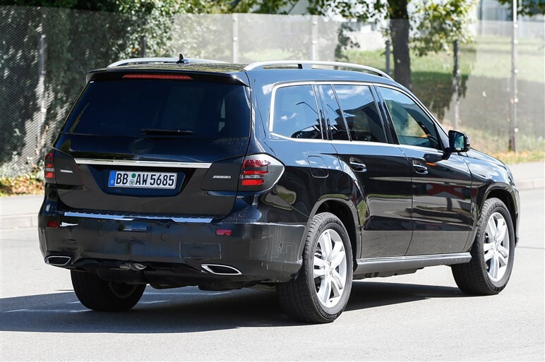 ほぼカモフラ無し、メルセデスGLSフェイスリフト版の撮影に成功