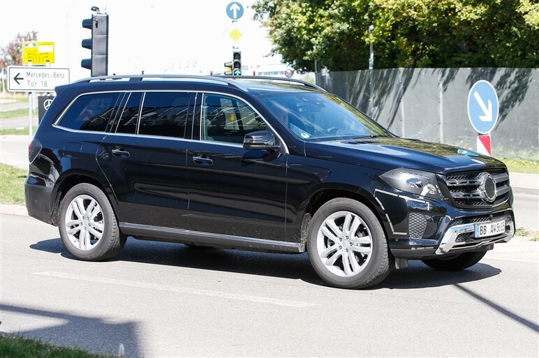 ほぼカモフラ無し、メルセデスGLSフェイスリフト版の撮影に成功