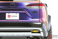 トヨタ“新”「カローラ“クロス”」初公開！ 穴開き「ボンネット」＆迫力フェイスの「なす」仕様！ 約200馬力の「リフトアップモデル」米国に登場へ