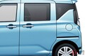 135万円！ ダイハツ新型「軽ワゴン」がスゴイ！ 最上級より「約70万円」オトク＆「リッター22キロ以上」走る低燃費が嬉しい！ 必要十分な“シンプル仕立て”の「ムーヴ」最安モデルってどんなクルマ？