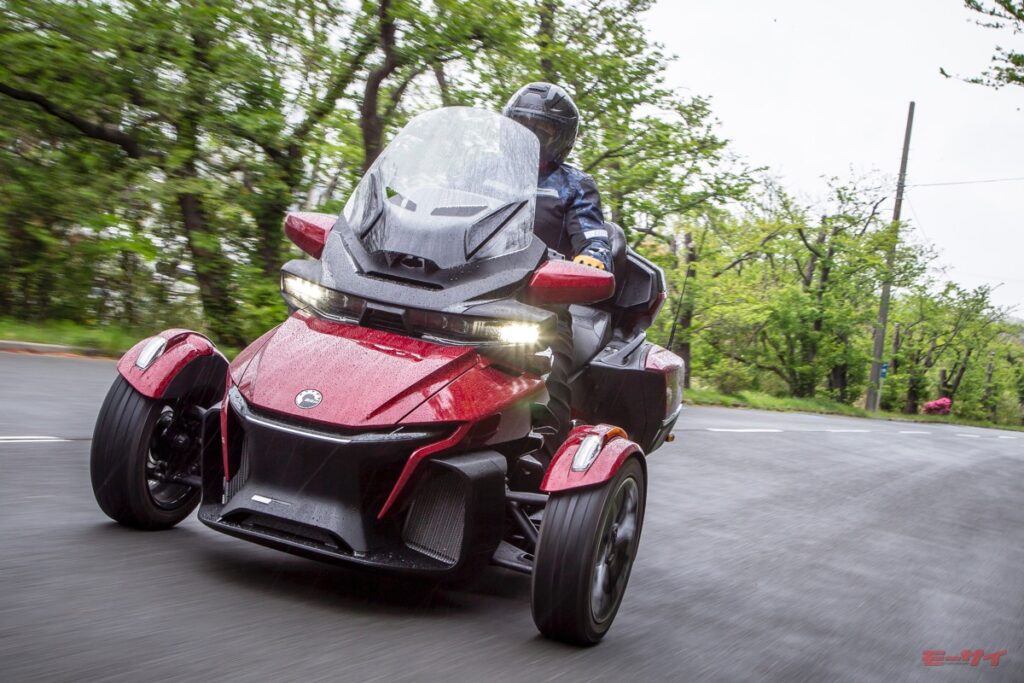 クルマの免許で乗れるバイク カナダ生まれのbrp Can Am はスポーツカーともバイクとも違う運転感覚だった モーサイ 自動車情報サイト 新車 中古車 Carview